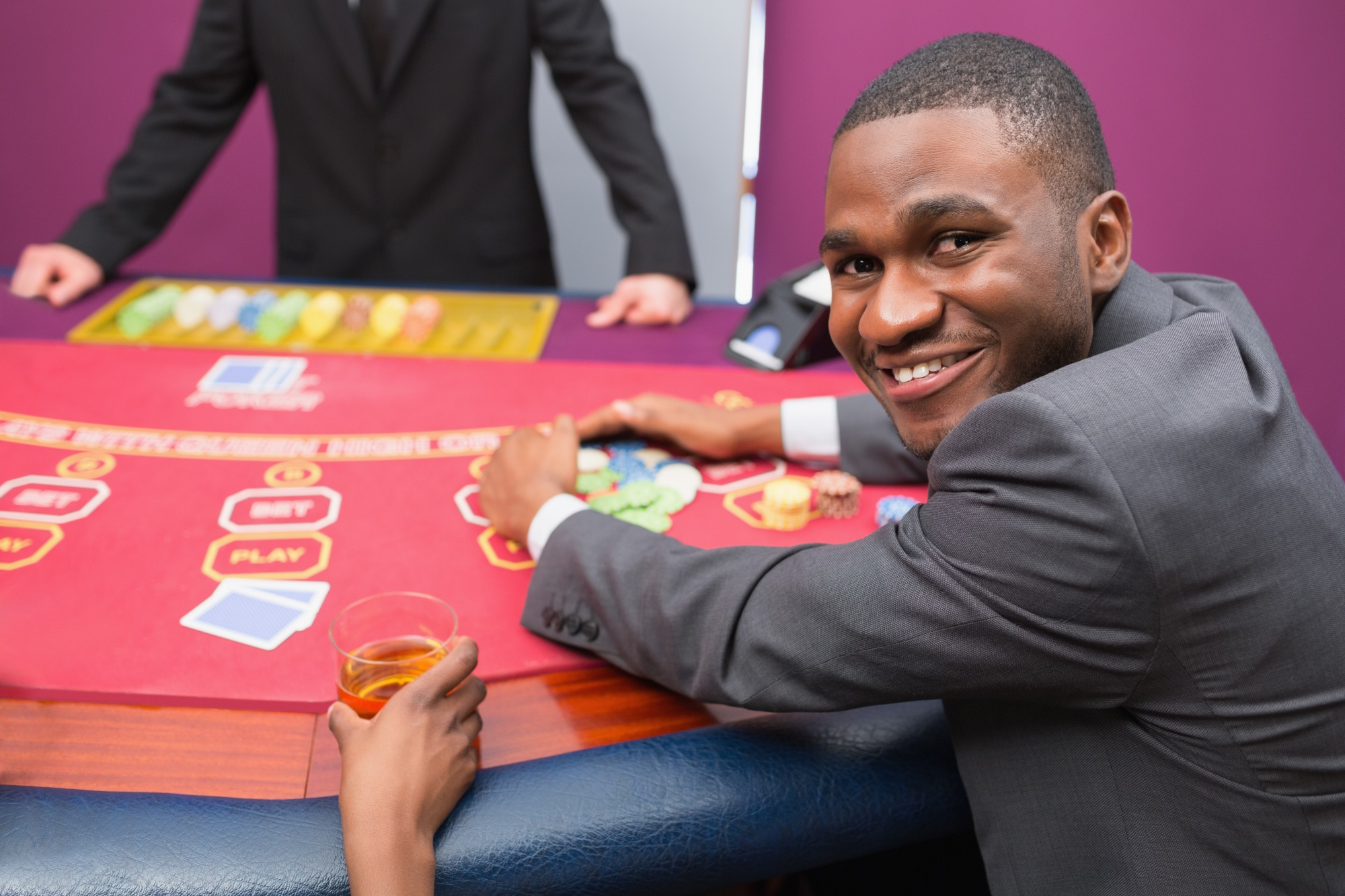 The Pros and Cons of Playing in a Land-Based Casino